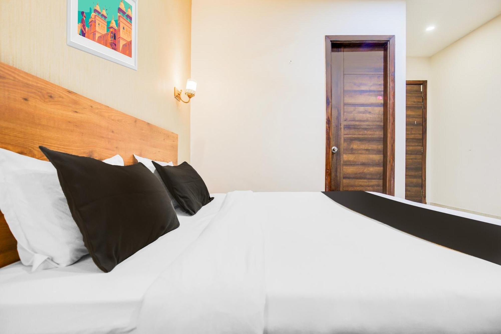 Super Townhouse Grand Fortune Amritsar Exterior photo