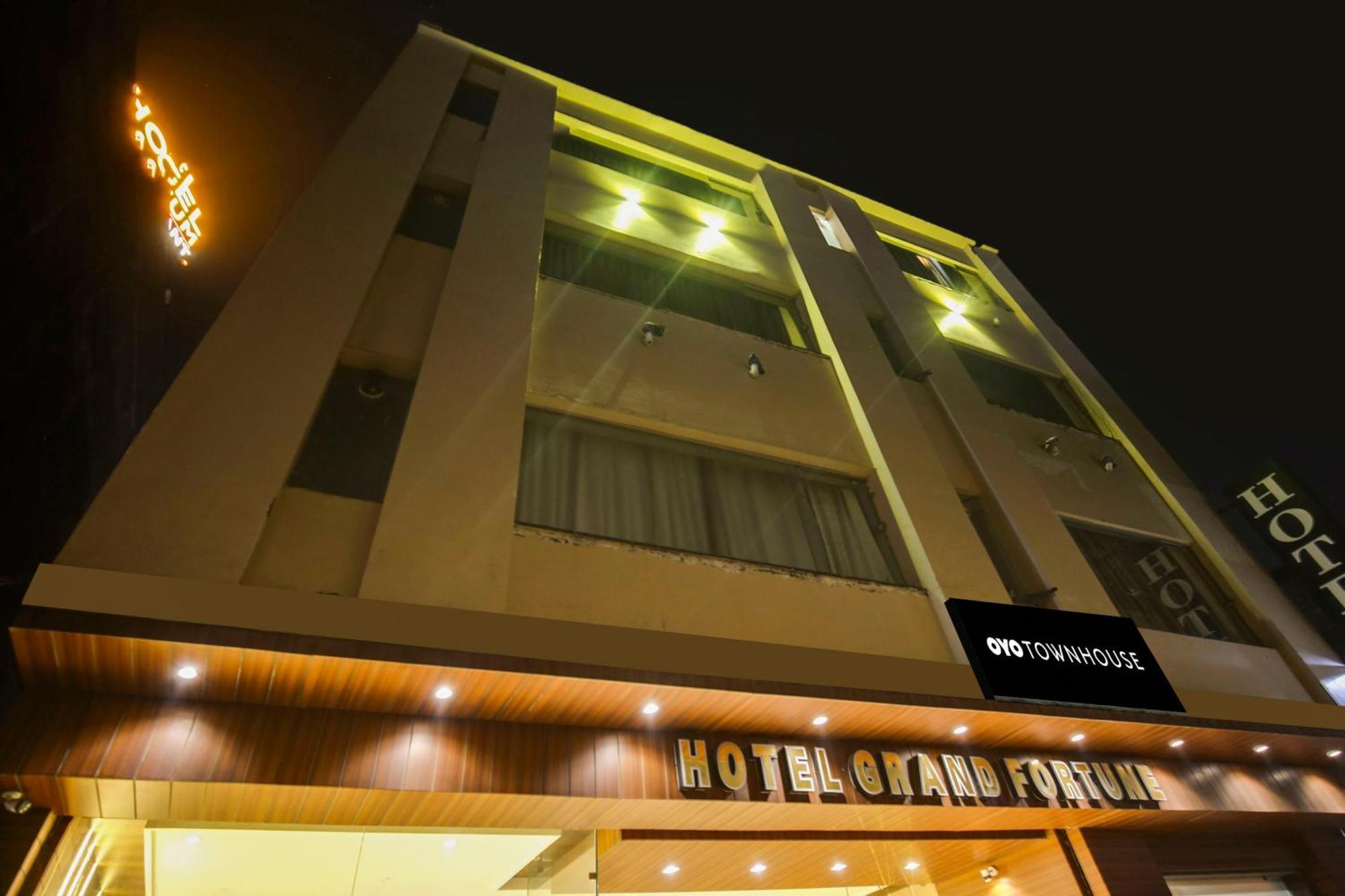 Super Townhouse Grand Fortune Amritsar Exterior photo